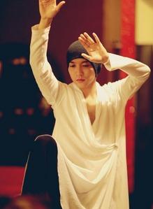 裘继戎生活照,光影中的京剧传奇人生